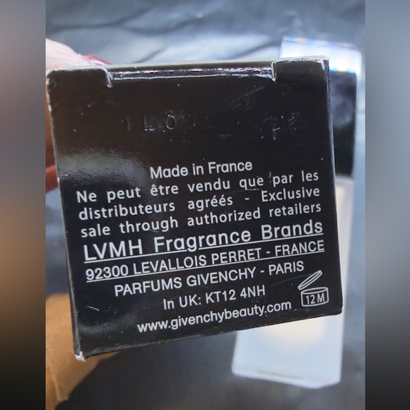 Givenchy Prisme Libre Skin Caring Matte Foundation - 1-C105 Fair/Cool - Picture 7 of 8